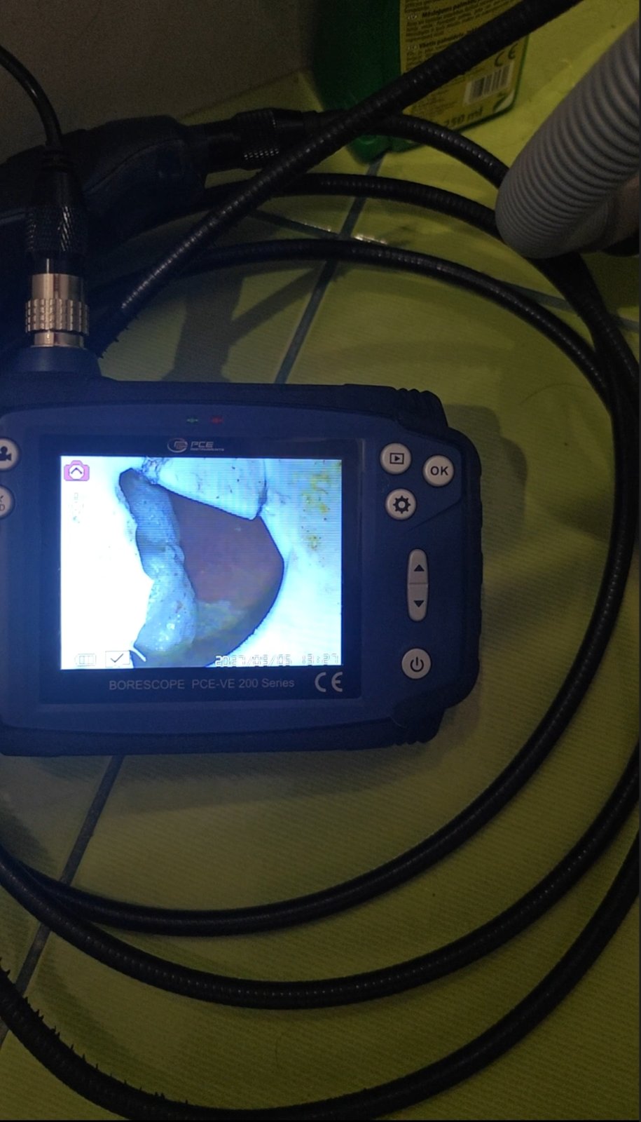 Причина протікання , розбита каналізація