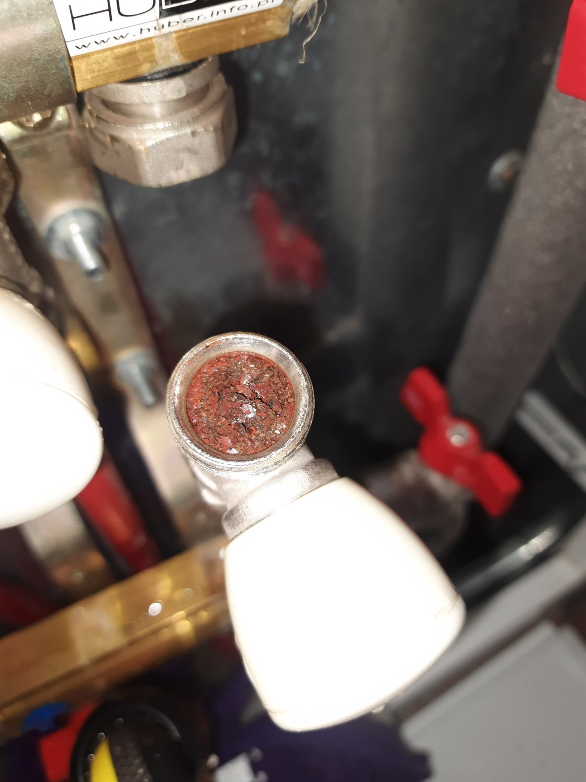 Промивання водяної теплої підлоги. Виконана робота у м.Львові, по вул. Маєра Балабана