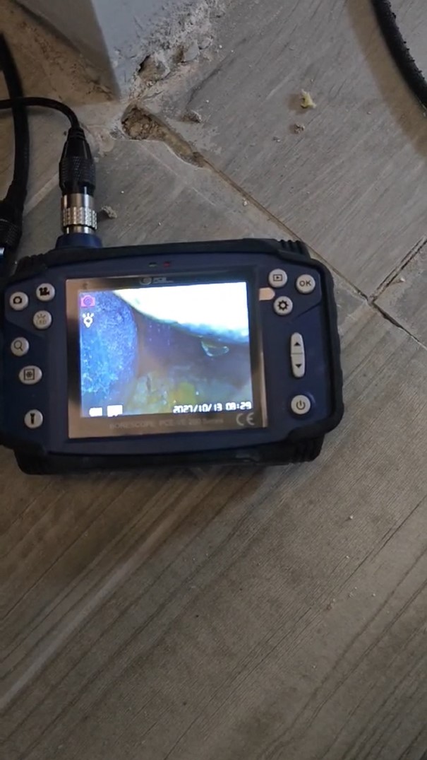 Протікання води в комерційному приміщенні