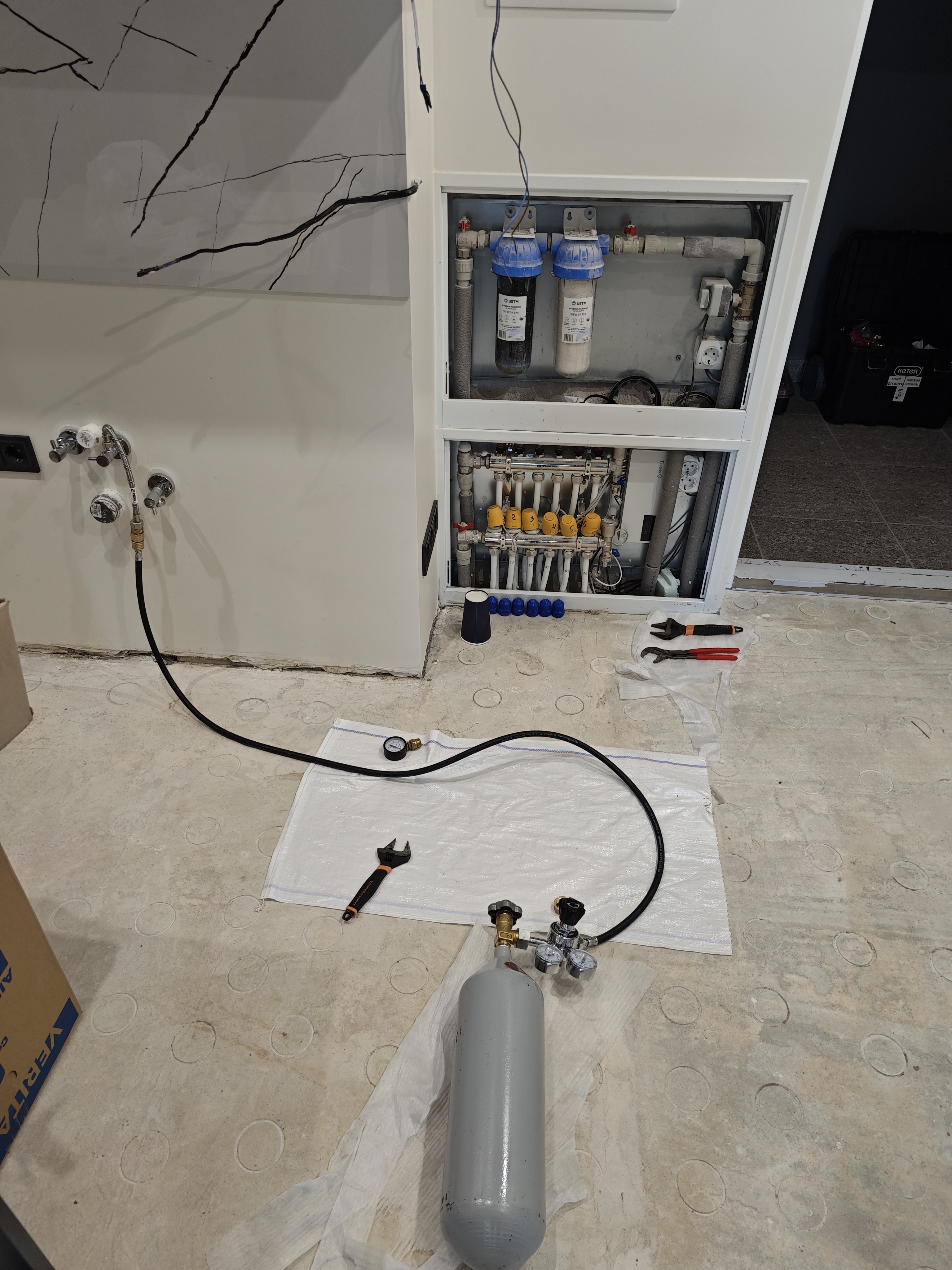 Знайдено прихований витік води. Львів вул.Топольна